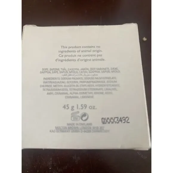 NWB Molton Brown London Ultra Pure Triple Milled Vegan Soap 45g/ 1.59oz - Picture 2 of 3